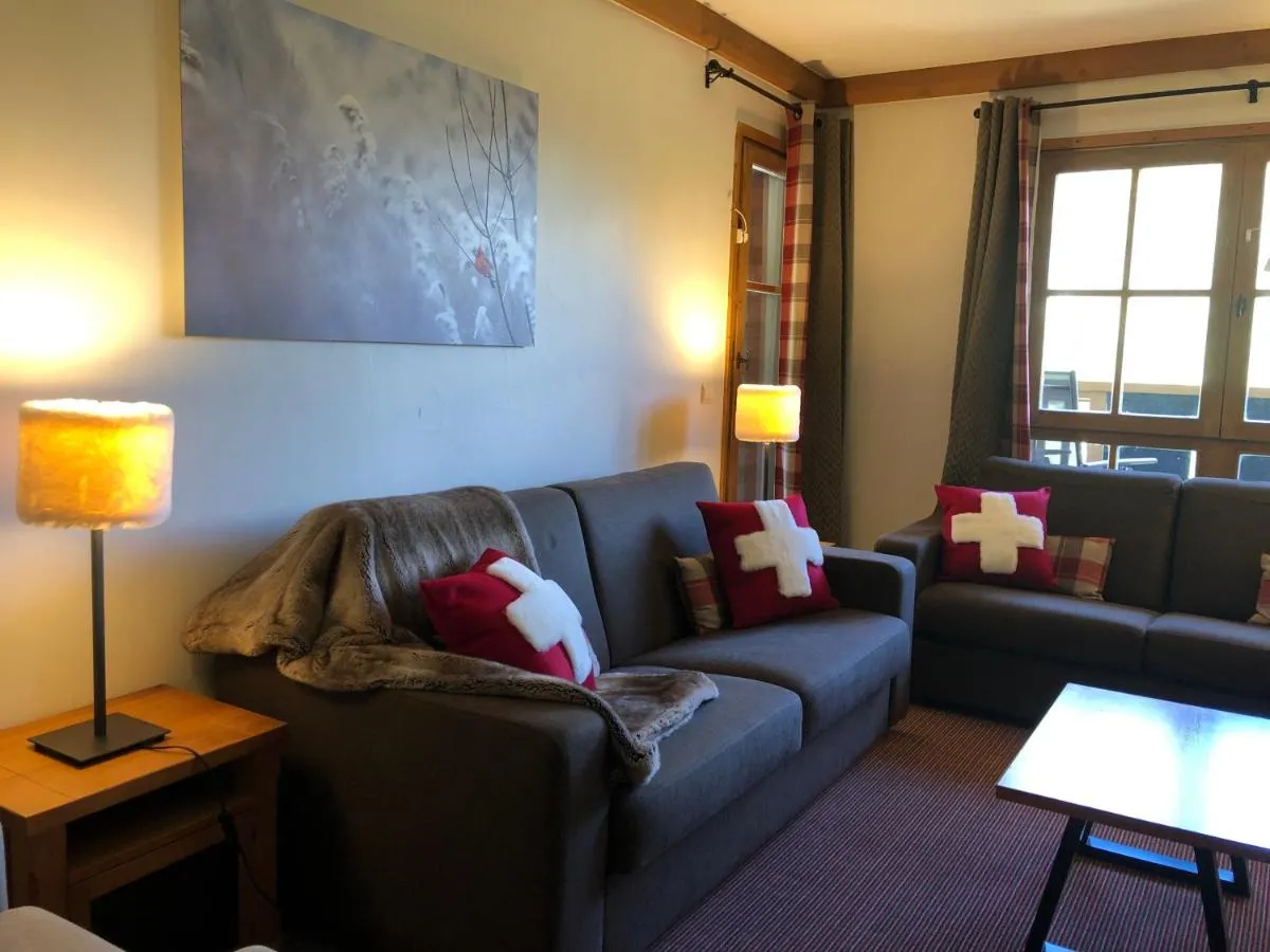 Image 3 of Le Grand Ours – Ski in ski out 4 bed chalet, Arc 1950