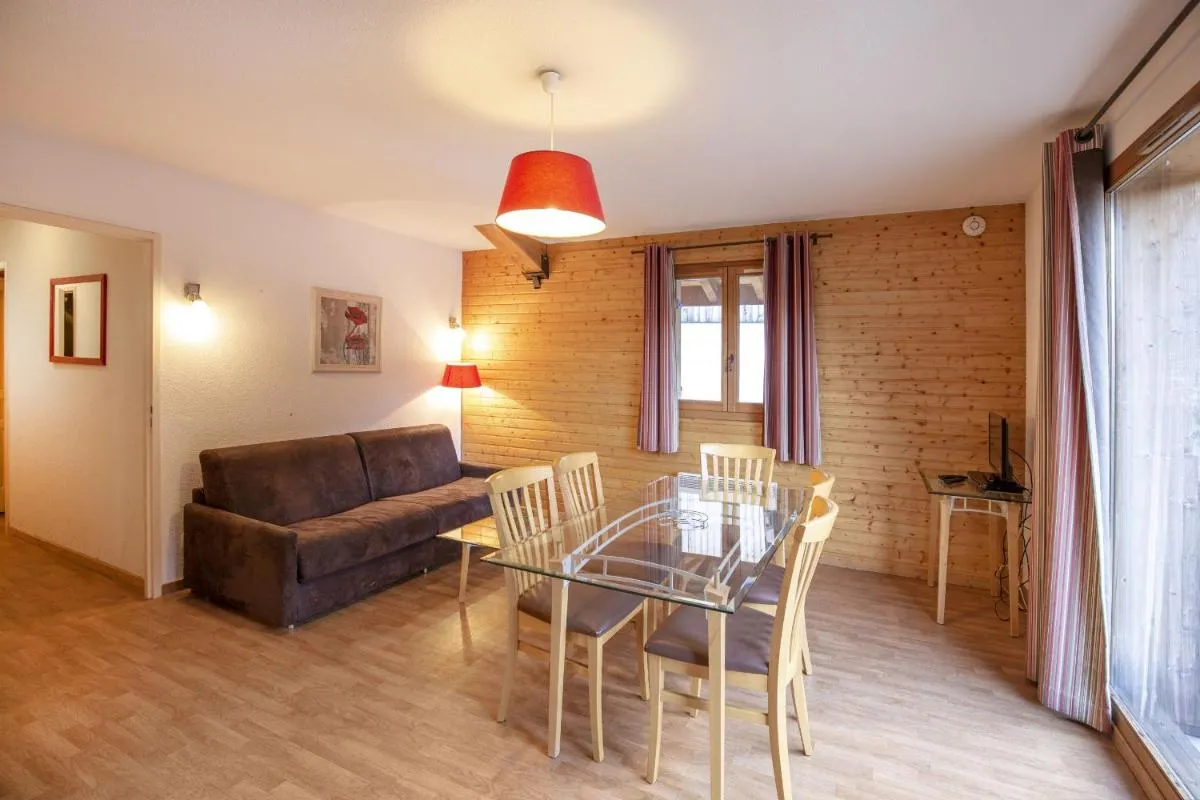 Image 1 of Le Hameau SPA & PISCINE appartement 3 pieces 6pers by Alpvision Residences