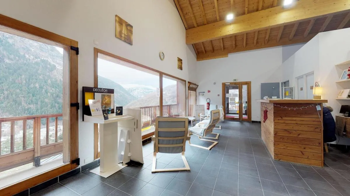 Image 2 of Le Hameau SPA & PISCINE appartement 3 pieces 6pers by Alpvision Residences