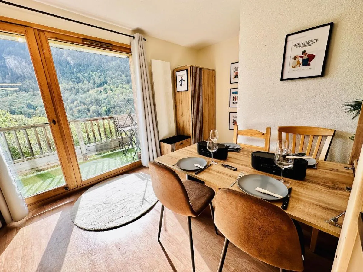 Image 6 of Les 3 Vallées, Appartement Montagnard avec Spa et Piscine
