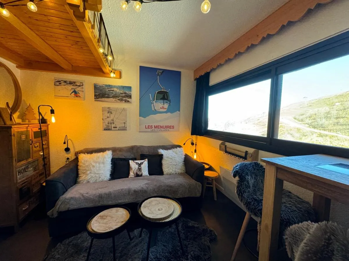 Image 1 of Les Menuires centre! Chaleureux studio sur les pistes!