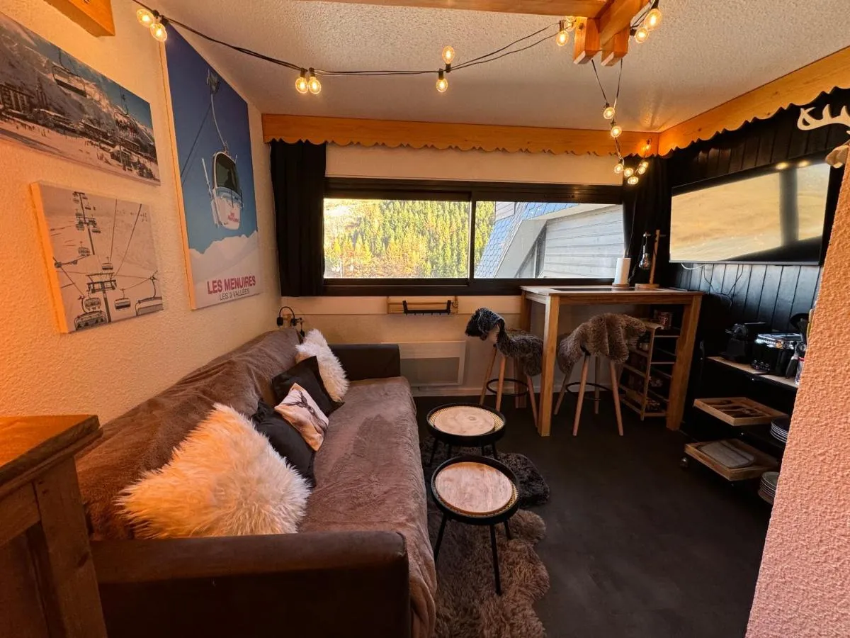 Image 4 of Les Menuires centre! Chaleureux studio sur les pistes!