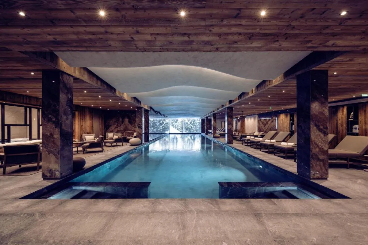 Image 3 of Luxury penthouse duplex ski in and out with spa