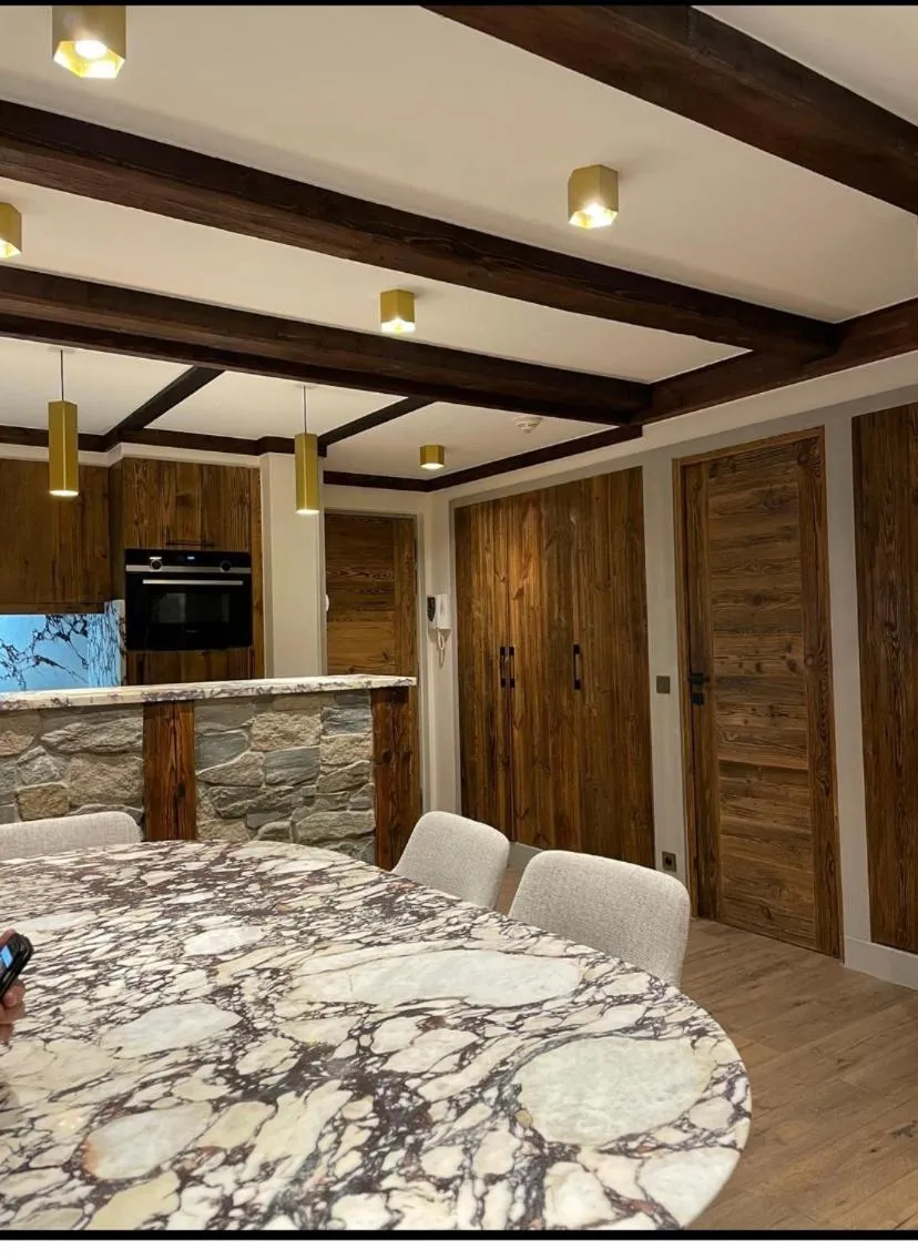 Image 3 of Luxury suite 70m2 balcon courchevel1850 parking