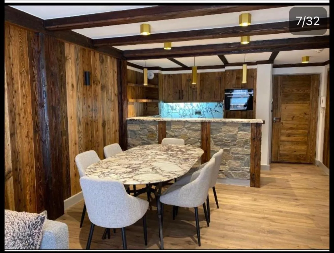 Image 1 of Luxury suite 70m2 balcon courchevel1850 parking
