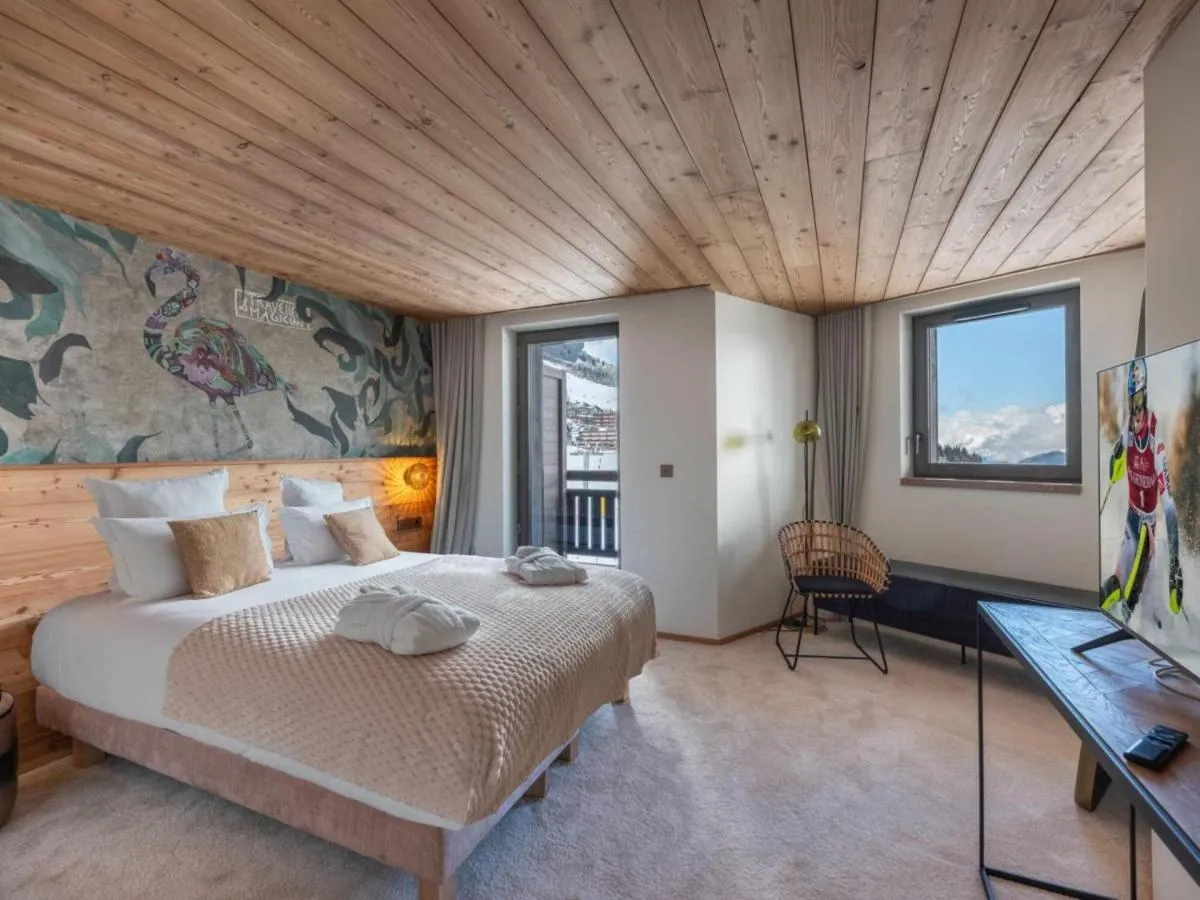 Image 2 of Mascara Penthouse Sirio