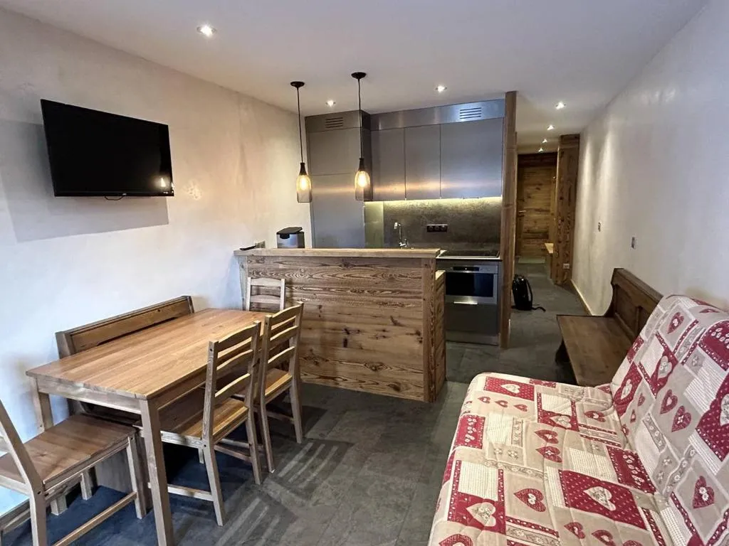 Image of Méribel: Appt avec balcon, casier à skis, animaux acceptés – FR-1-355-263