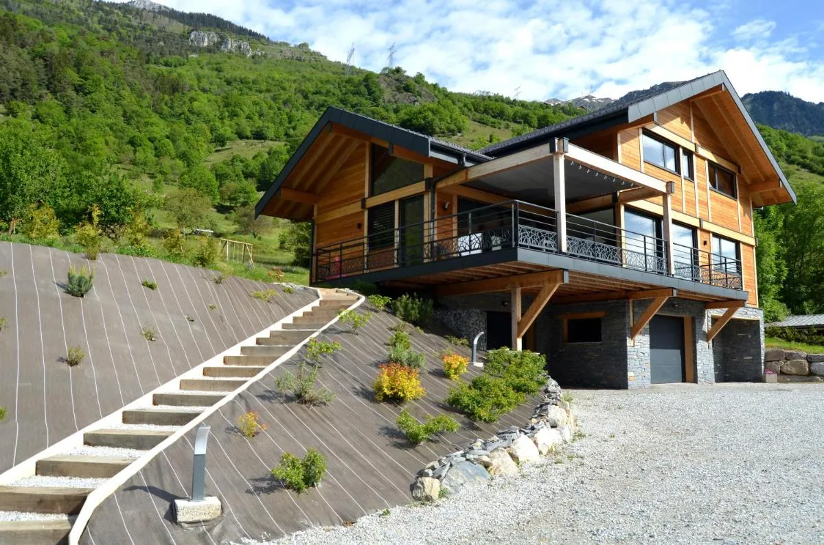 Image 4 of New chalet with Jacuzzi, summer pool, pétanque, close to Paradiski