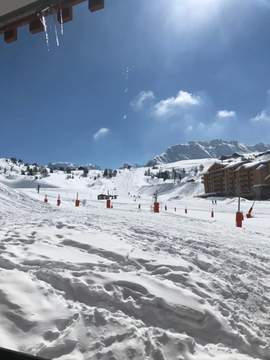 Image 2 of PLAGNE SOLEIL – 5 pers – 4 étoiles Paradiski – vue montagne – accès direct pistes skis aux pieds