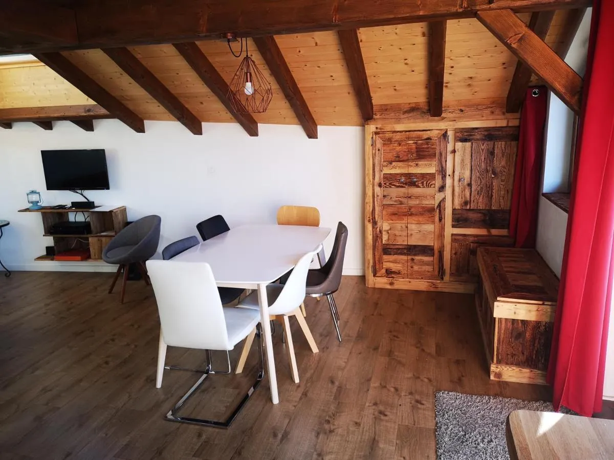 Image 4 of Petit Chalet Vieux Bois