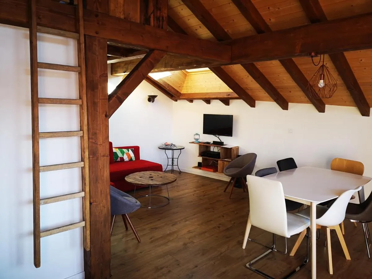 Image 1 of Petit Chalet Vieux Bois