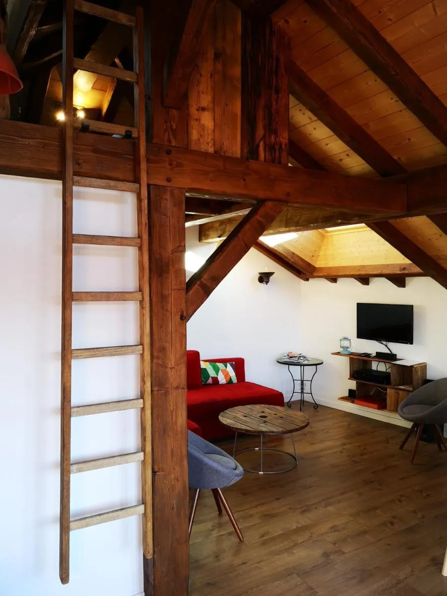 Image 3 of Petit Chalet Vieux Bois