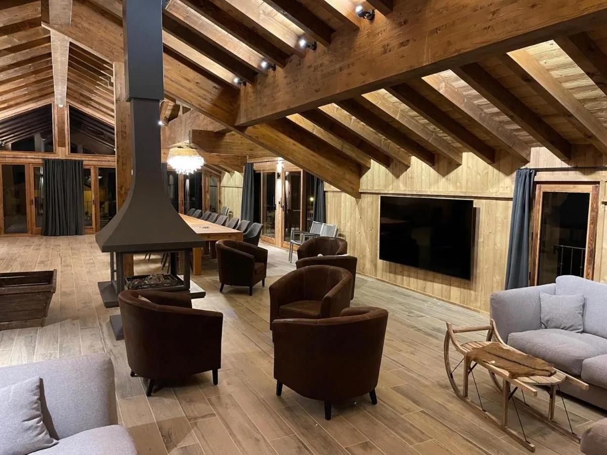 Image 2 of Prestigious chalet with views in Vanoise