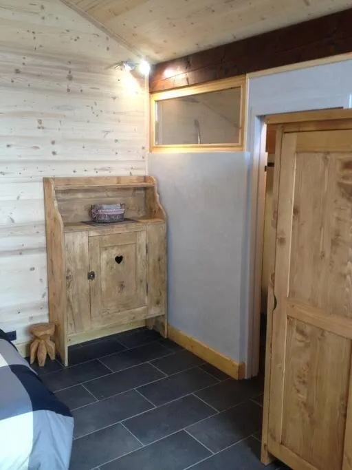 Image 2 of SAVOIE/ petit chalet studio meublé