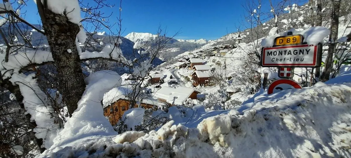 Image 1 of Ski Chalet – Chez Helene Ski fb