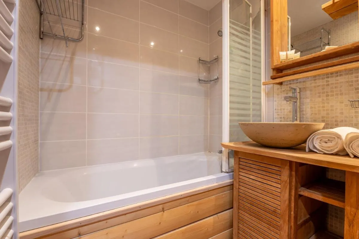 Image 3 of Ski In-Out – Heart of Val Thorens Cosy Apartment, WiFi 215