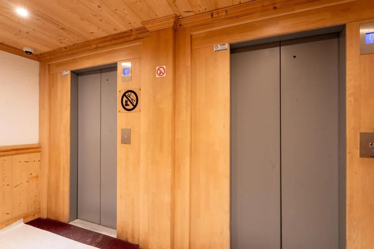 Image 1 of Ski In-Out – Heart of Val Thorens Superb View, Wifi, TV 2606