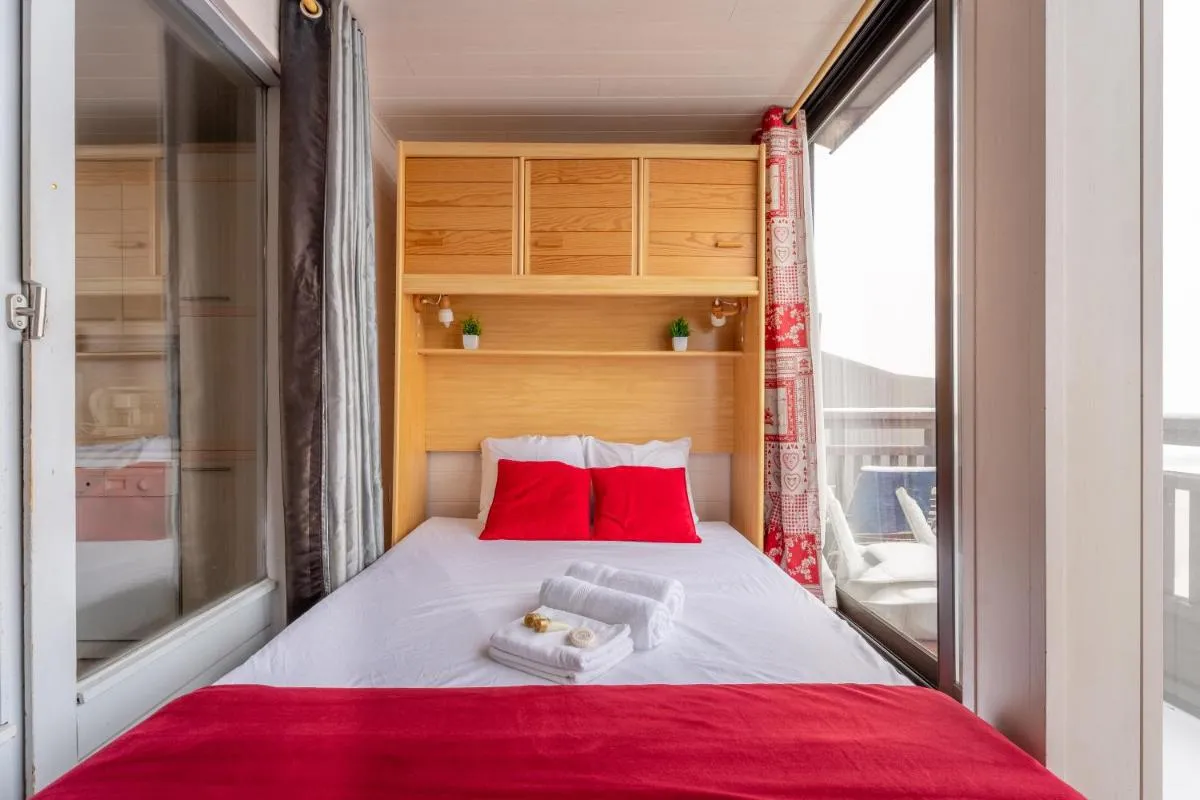 Image 3 of Ski In-Out – Heart of Val Thorens Superb View, Wifi, TV 2606