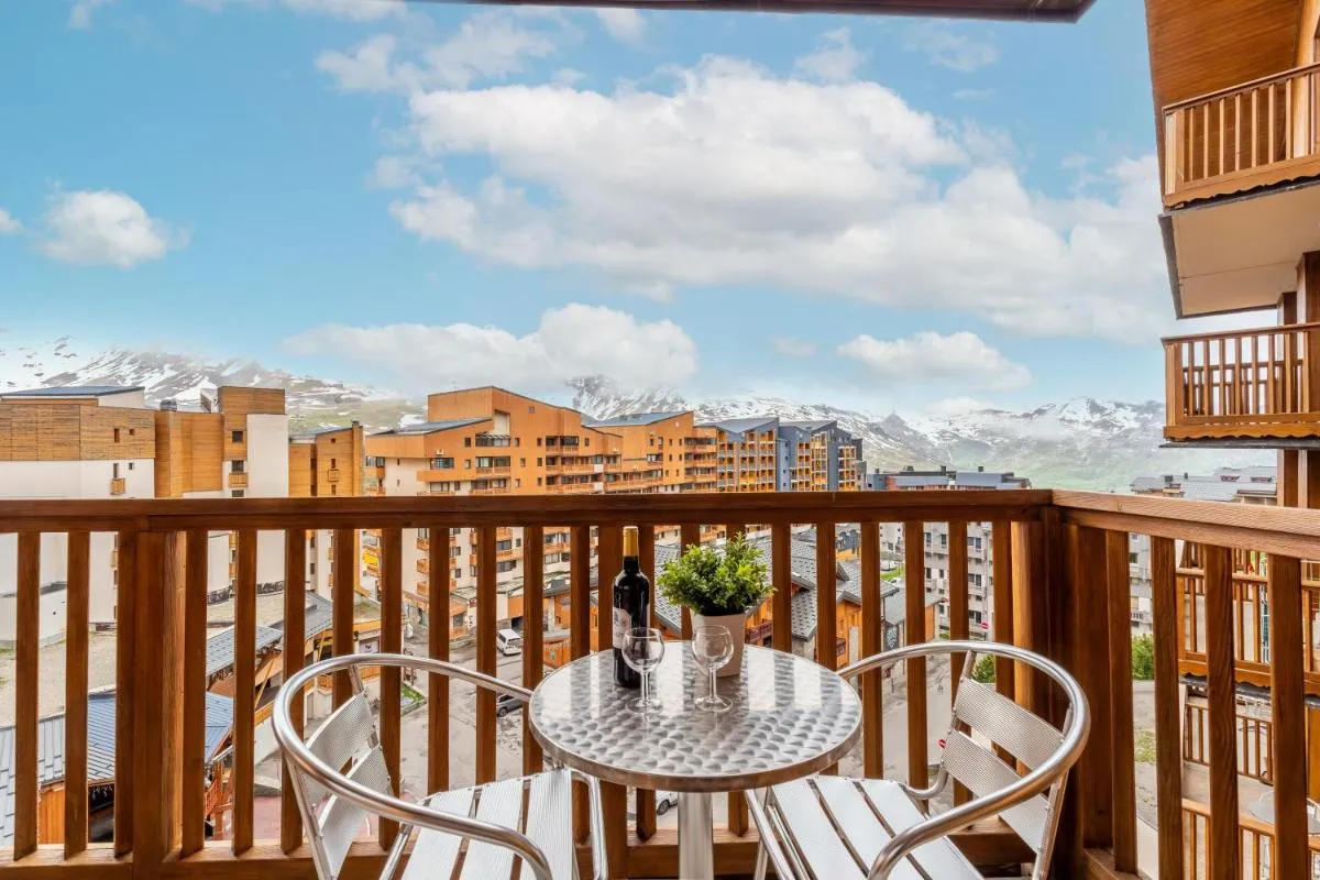 Image 1 of Ski In-Out – Heart of Val Thorens Warm-Hearted Apartment, WiFi 165