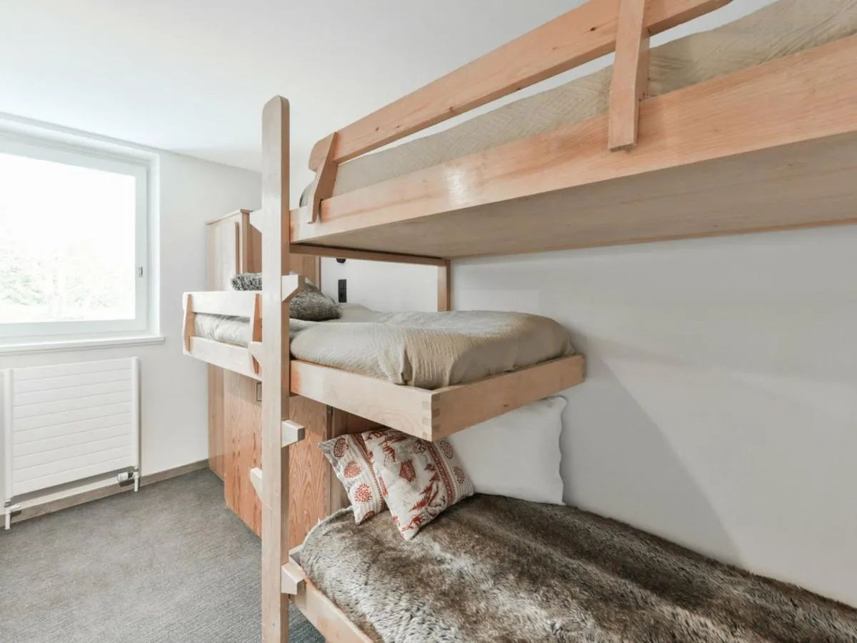 Image 6 of Ski au pied: Appartement T3 rénové avec PARKING à Courchevel 1850 – FR-1-514-46