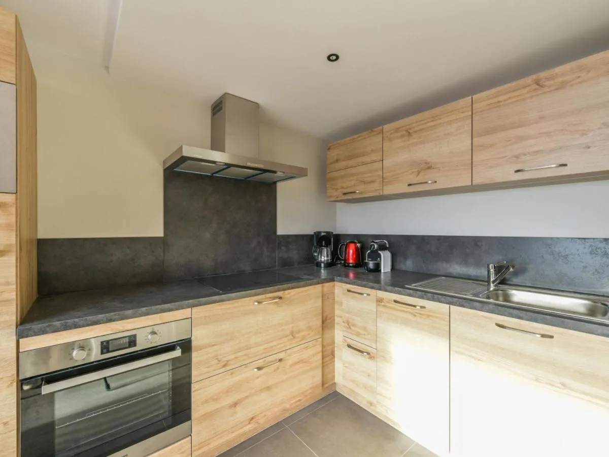 Image 2 of Ski au pied: Appartement T3 rénové avec PARKING à Courchevel 1850 – FR-1-514-46