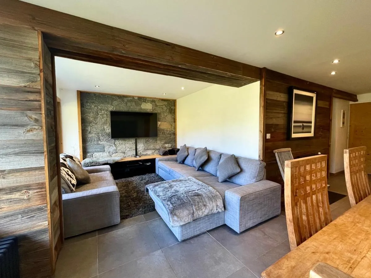 Image 5 of Ski in-Ski out! Spacious & Stylish Apartment for 8 in the heart of Lavachet