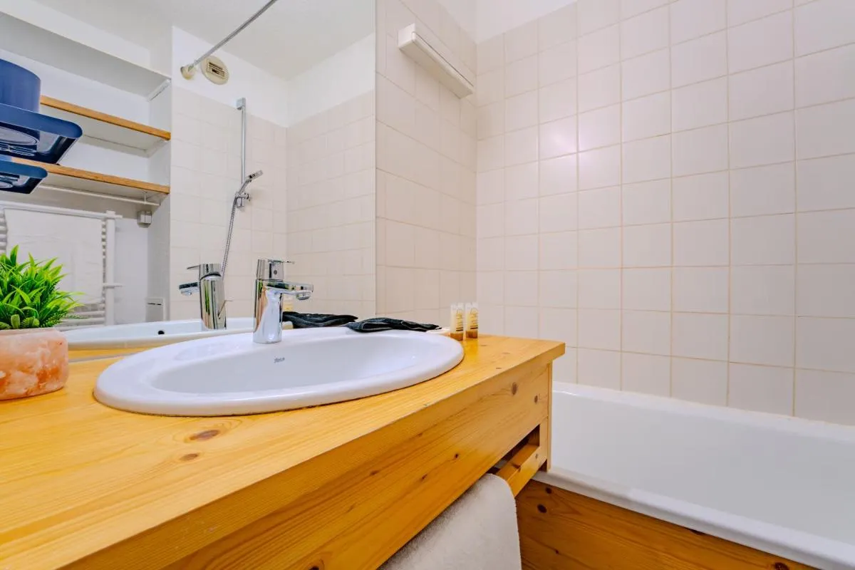 Image 2 of Ski in-out, Heart of Val Thorens Spacious Flat , Wifi A9