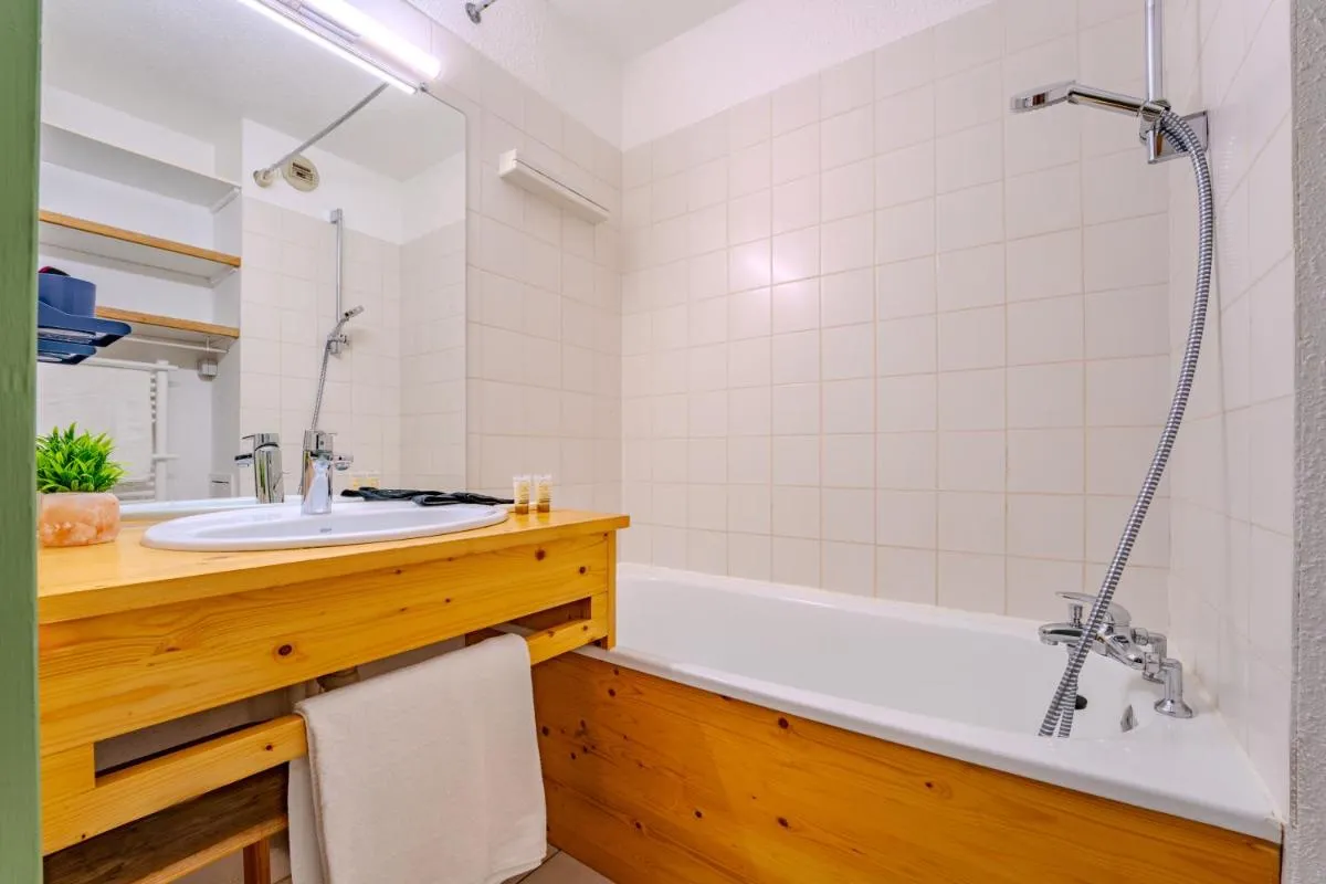 Image 1 of Ski in-out, Heart of Val Thorens Spacious Flat , Wifi A9