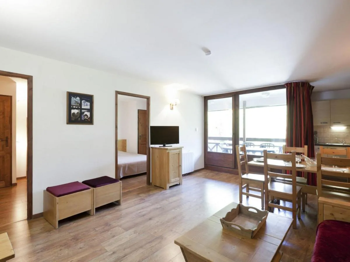 Image 1 of Spacieux Appartement avec Balcon pour 8 Personnes à Brides-les-Bains – FR-1-512-1