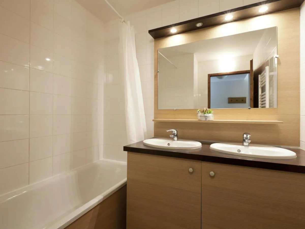 Image 5 of Spacieux Appartement avec Balcon pour 8 Personnes à Brides-les-Bains – FR-1-512-1