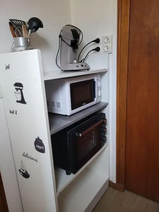 Image 4 of Studio