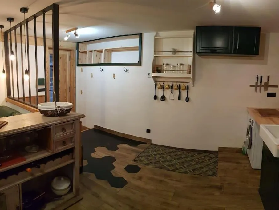 Image 1 of Studio en lisière de forêt