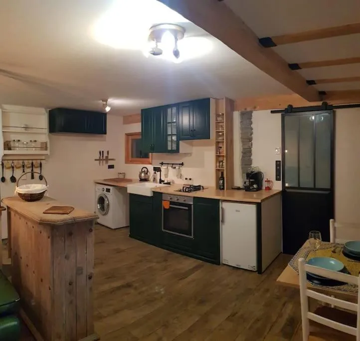 Image 2 of Studio en lisière de forêt