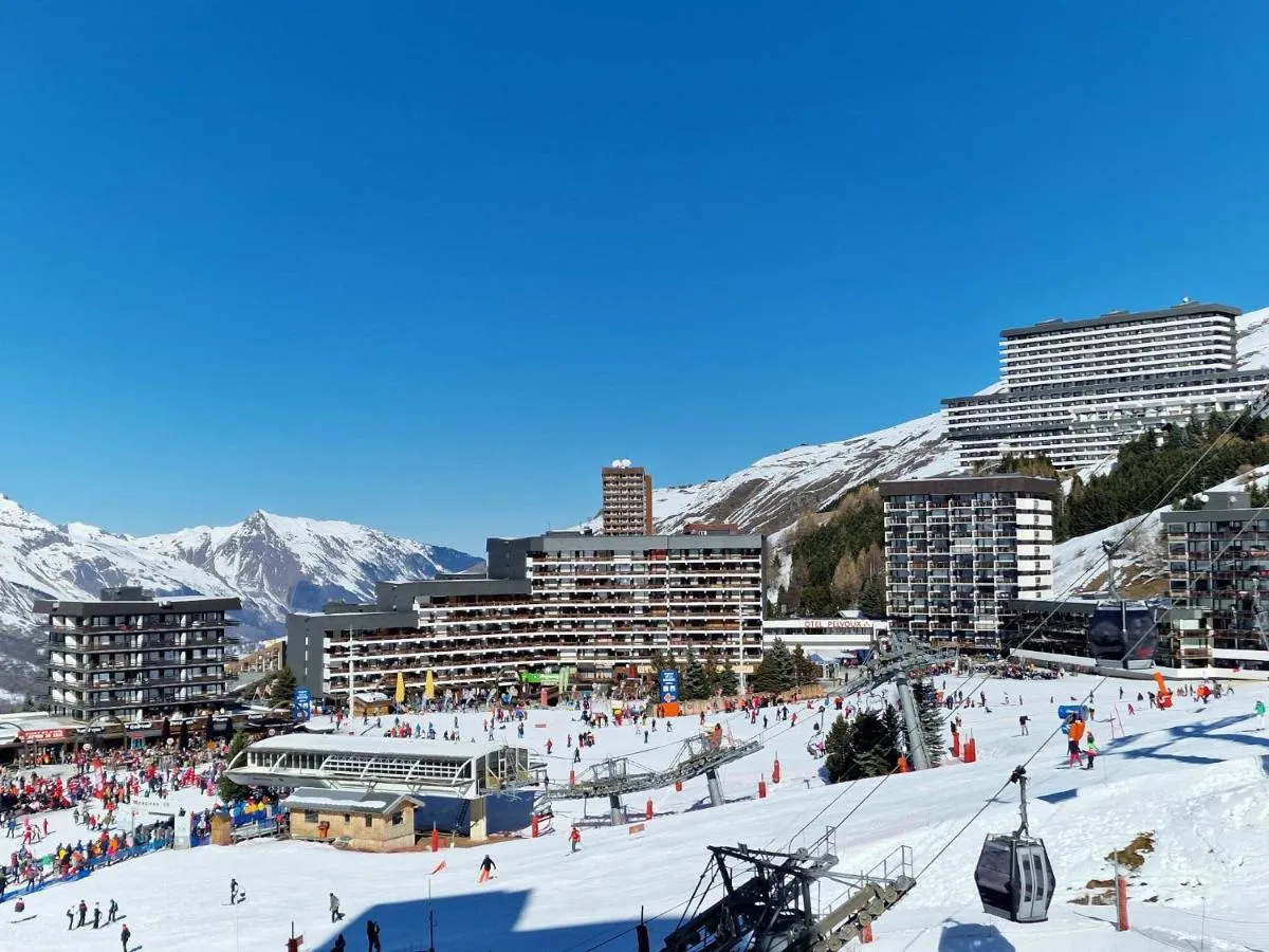 Image 4 of Studio rénové avec accès direct aux pistes et la Croisette, au coeur des Menuires