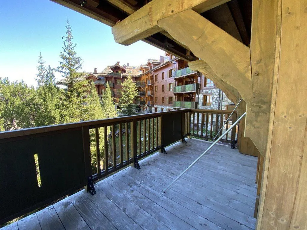 Image 2 of Stylish ski-in ski-out 3 bed apartment, Arc 1950