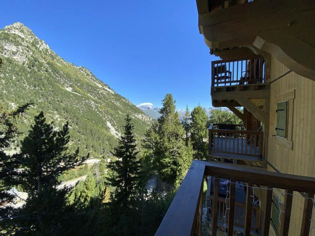 Image 1 of Stylish ski-in ski-out 3 bed apartment, Arc 1950