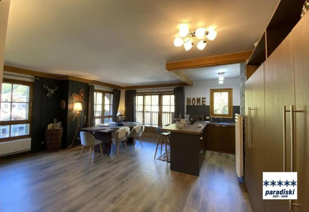 Image 5 of Stylish ski-in ski-out 3 bed apartment, Arc 1950