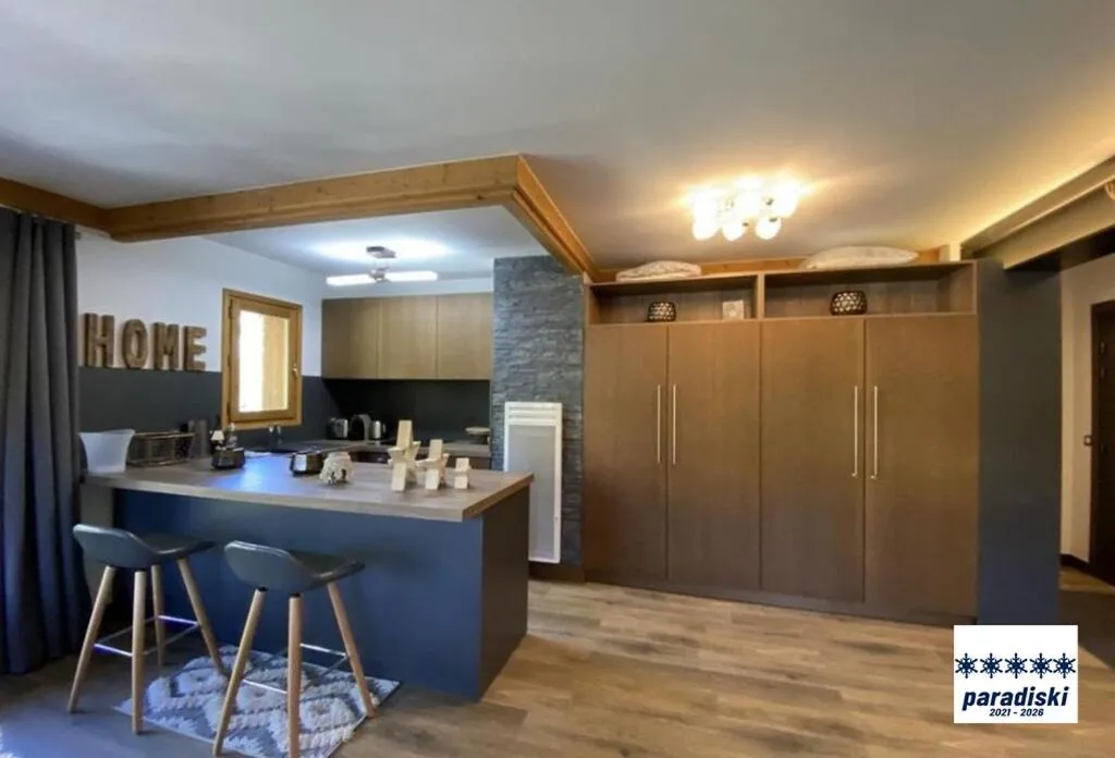 Image 4 of Stylish ski-in ski-out 3 bed apartment, Arc 1950