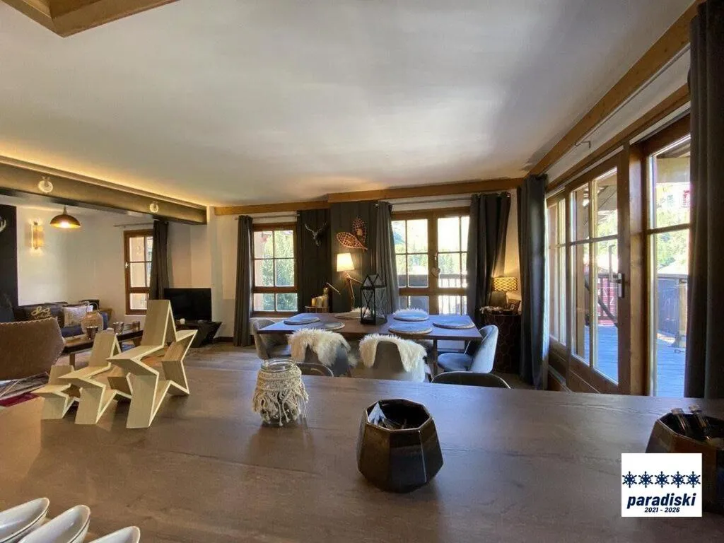 Image 6 of Stylish ski-in ski-out 3 bed apartment, Arc 1950