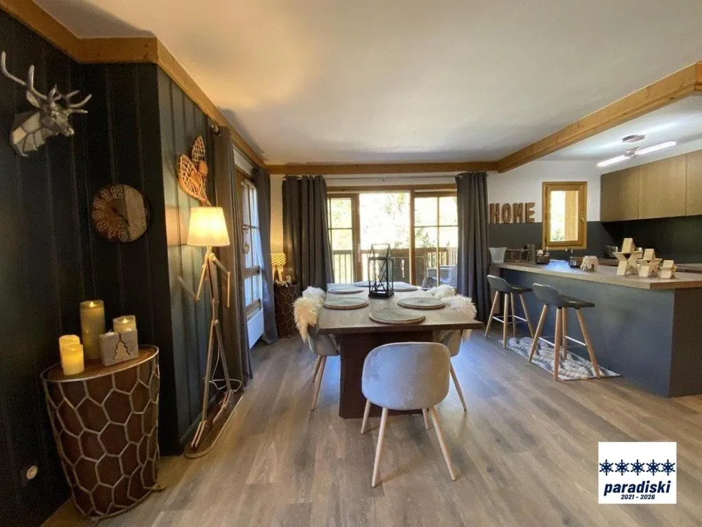 Image 3 of Stylish ski-in ski-out 3 bed apartment, Arc 1950