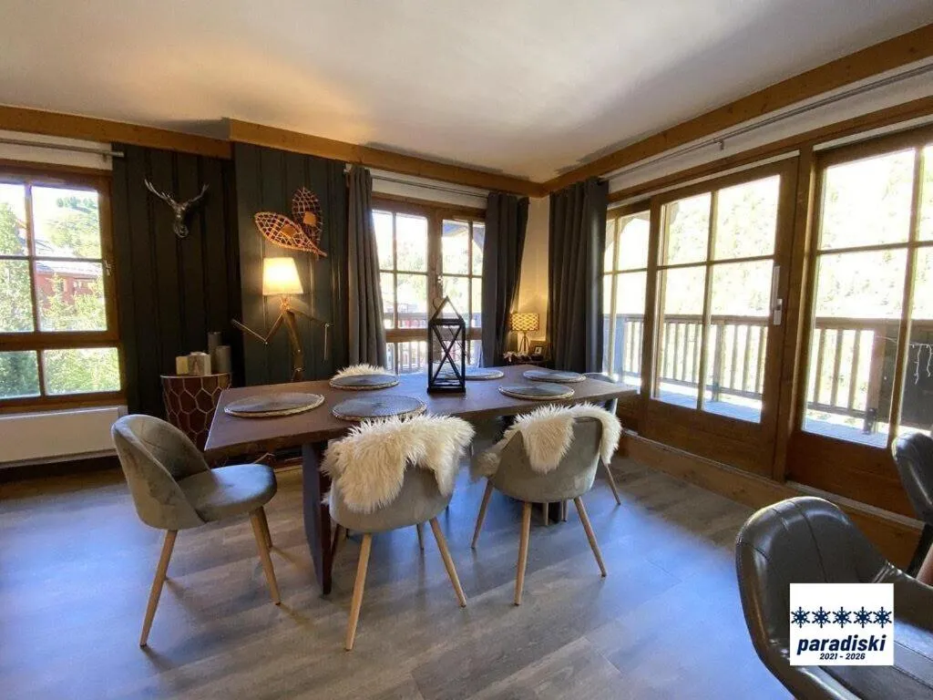 Image of Stylish ski-in ski-out 3 bed apartment, Arc 1950