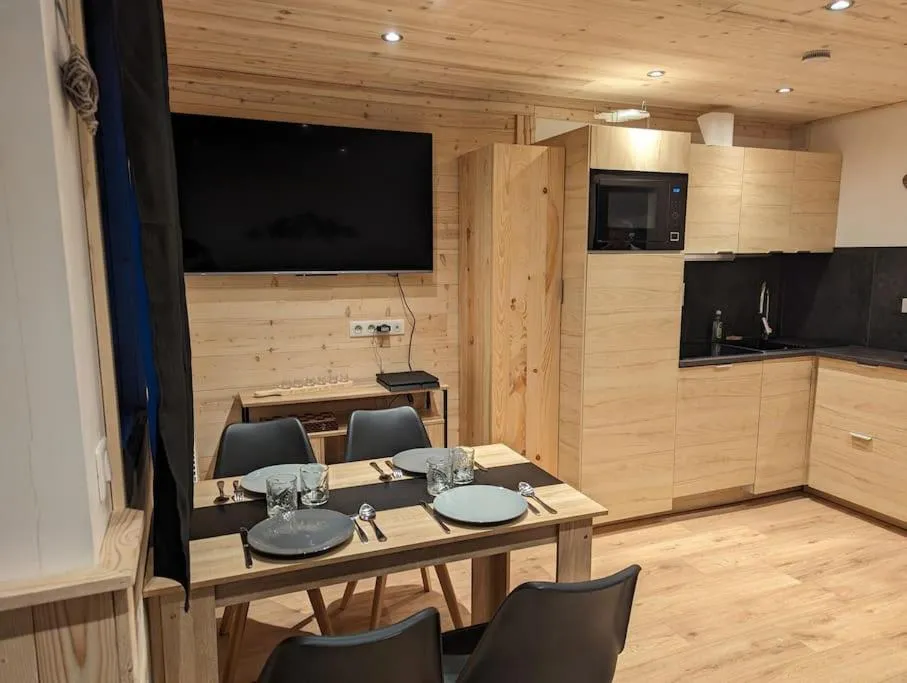 Image 2 of Superbe appartement sur le front de neige