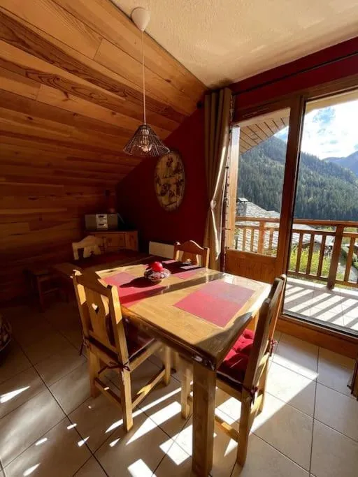 Image 1 of T3 Champagny-en-Vanoise avec terrasse plein sud
