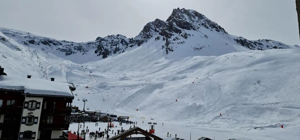 Image 4 of Tignes rond point des pistes vue panoramique au soleil