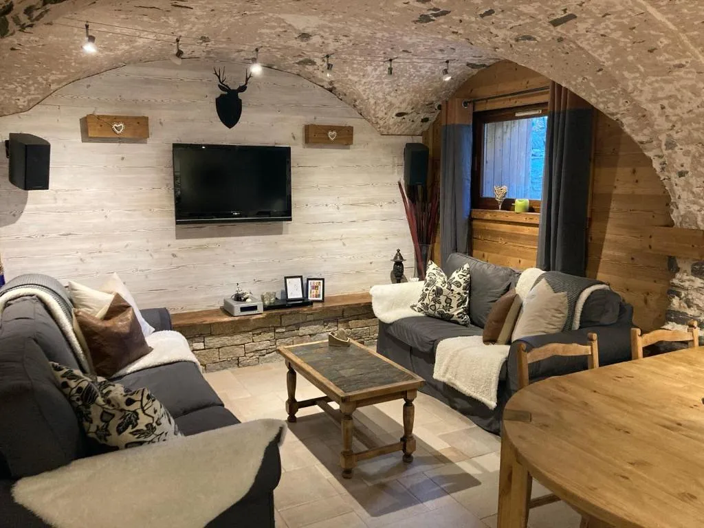 Image of Two Bedroom Apartment La Voute, Chandon near Meribel – Sleeps 4 Adults or 2 Adults and 3 Children