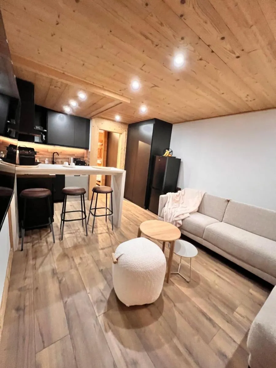Image 4 of VAL THORENS, SERAC 7 – TOUT NEUF, pied des pistes, plein sud, vue magnifique – familial
