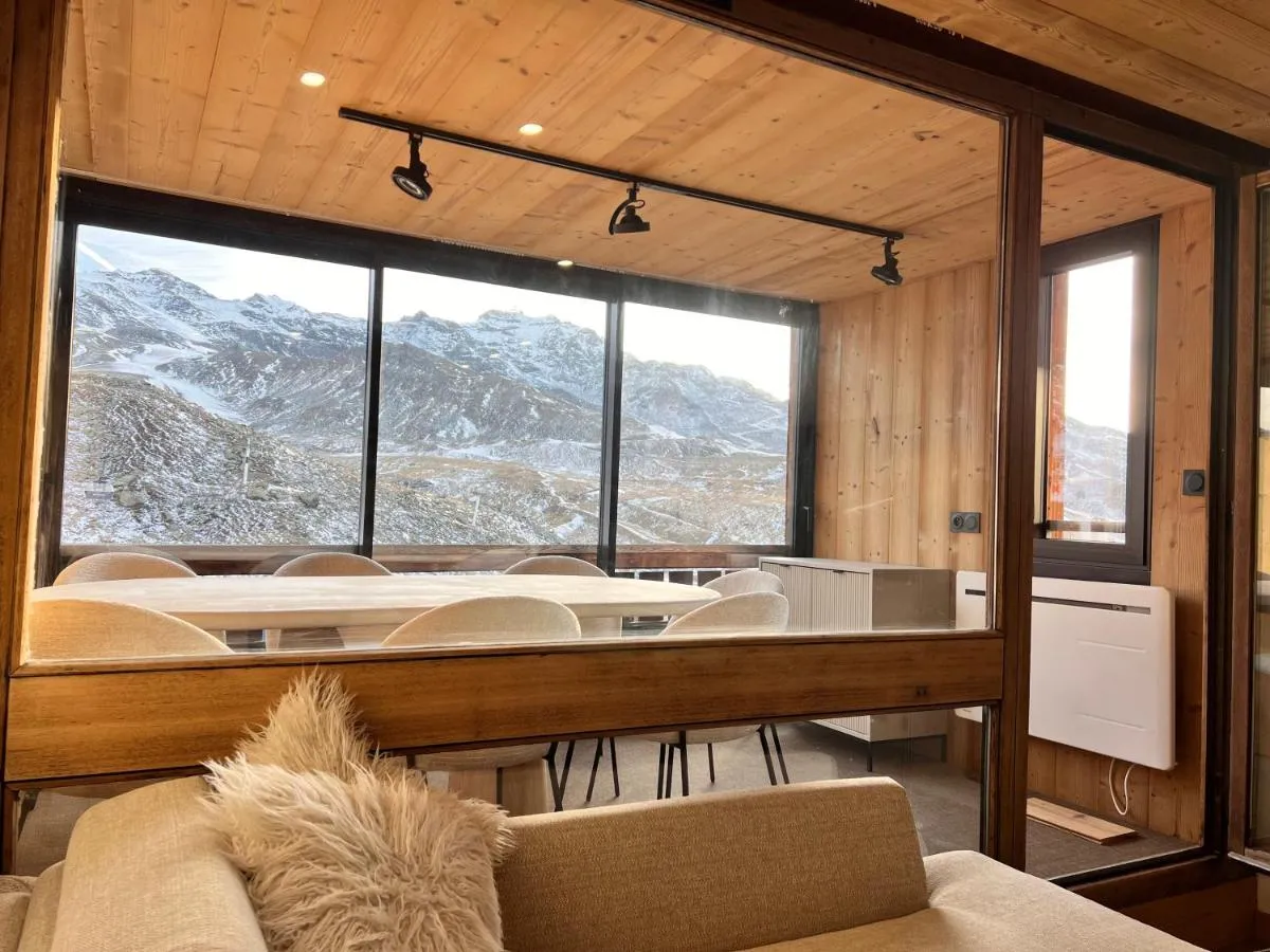Image 1 of VAL THORENS, SERAC 7 – TOUT NEUF, pied des pistes, plein sud, vue magnifique – familial