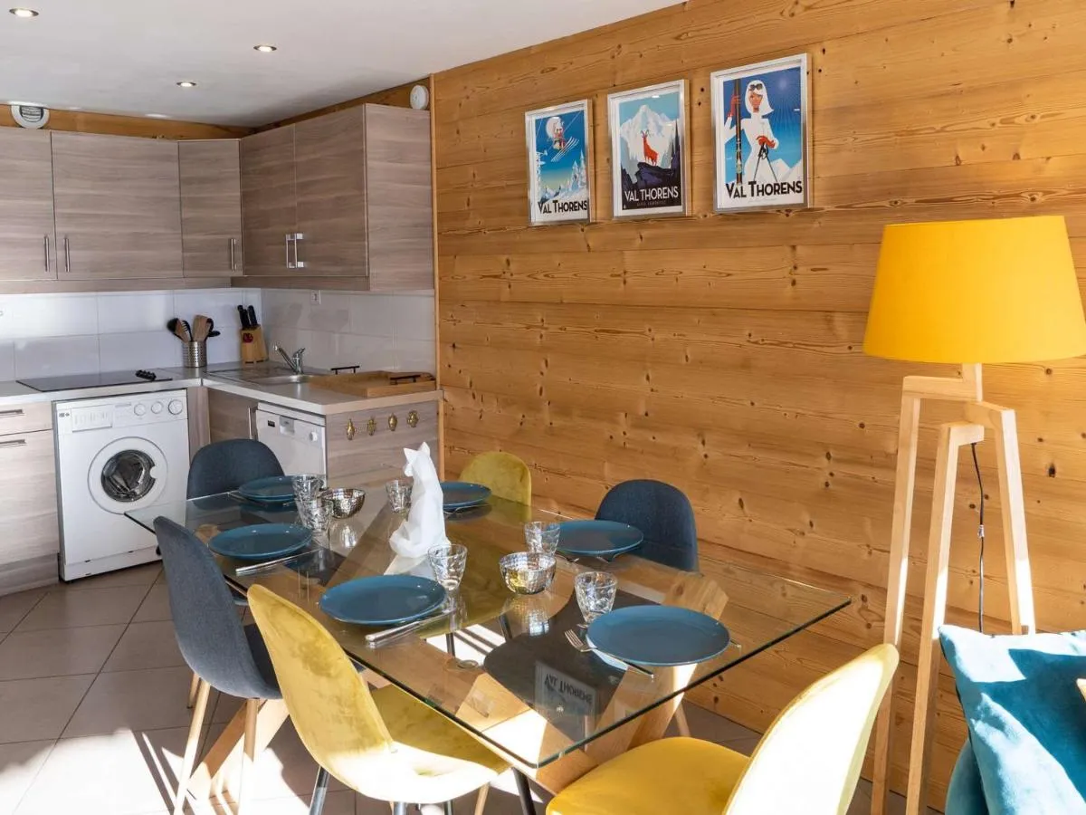 Image 2 of Val Thorens – Appt 6 pers rénové, 2 chambres, WiFi, loc. à skis, proche pistes – FR-1-637-28