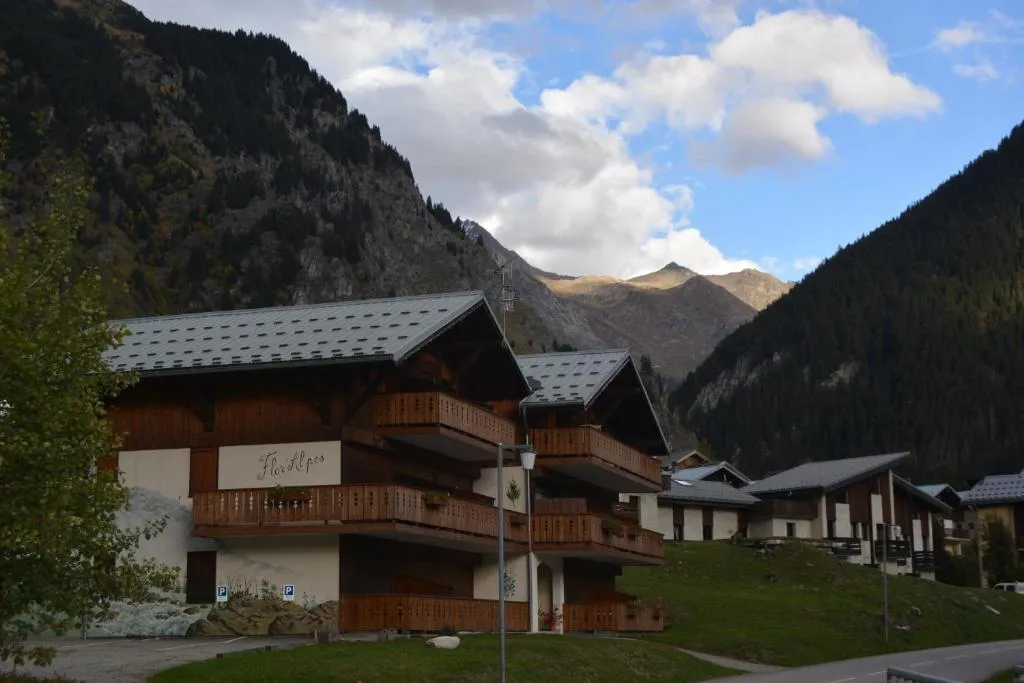 Image of joli studio exposé sud avec terrasse