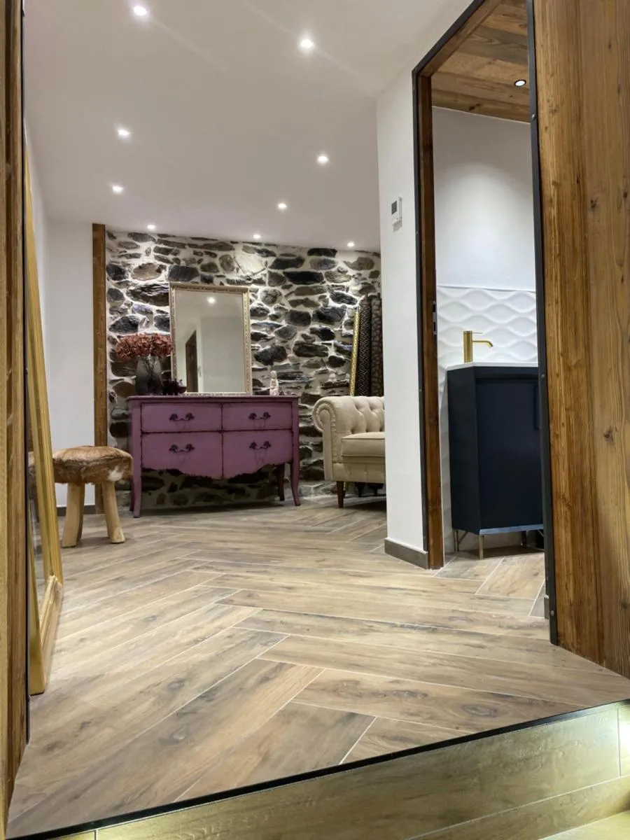 Image 2 of l atelier